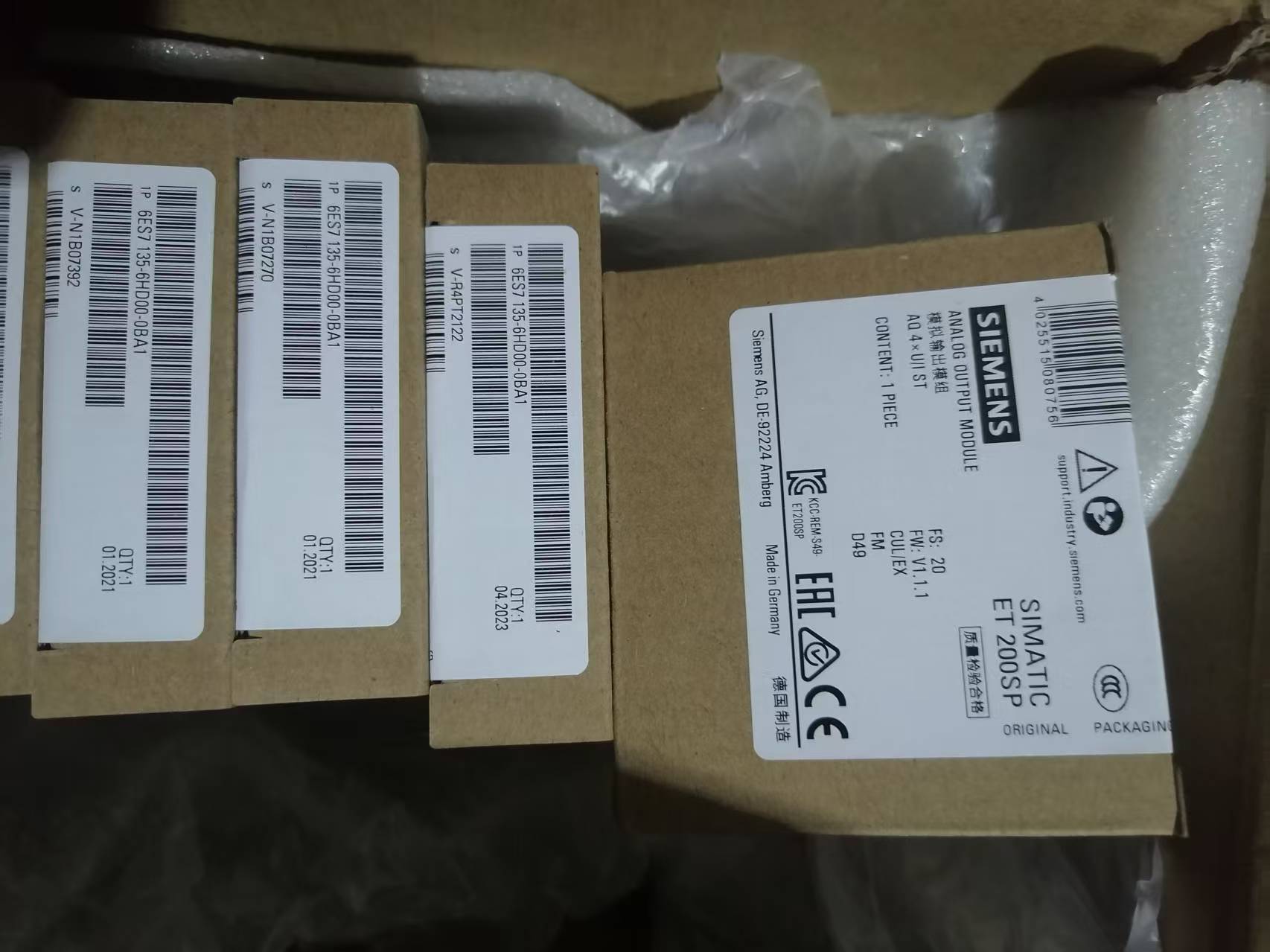 SIEMENS 6ES7135-6HD00-0BA1